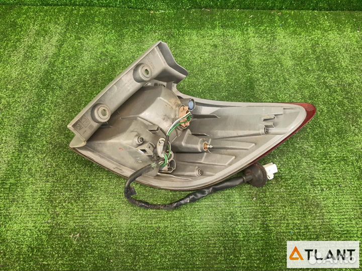 Фонарь задний левый toyota wish