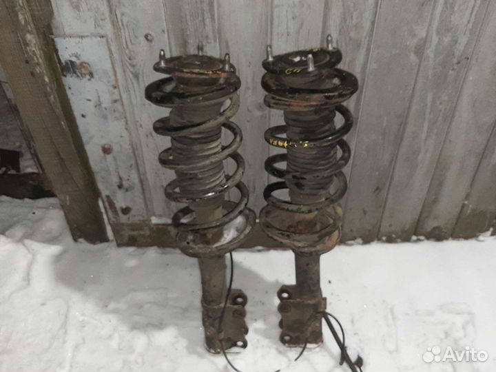 Стойка передняя Сузуки Гранд Витара 3 2008 год