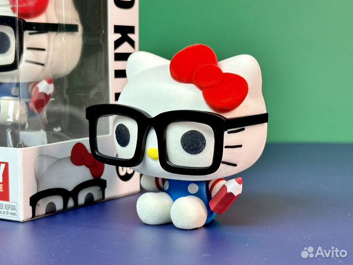 Funko Pop 65 Hello Kitty (Nerd) Flocked SE