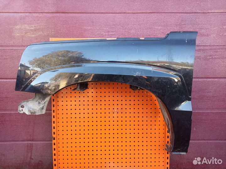 Крыло Cadillac escalade