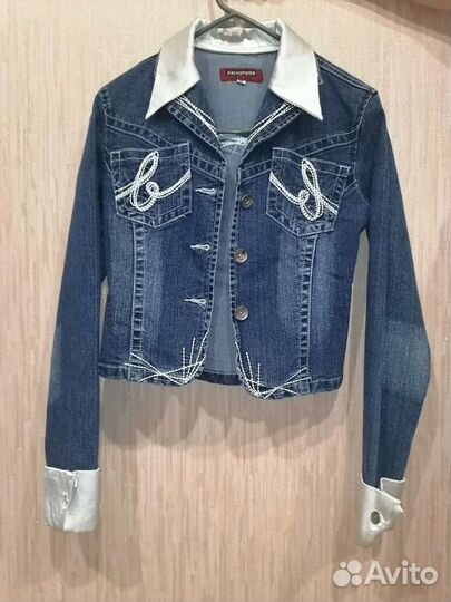 Джинсовая куртка женская. Размер m (44)