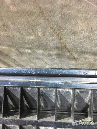 Вентиляционная решётка заднего крыла Mercedes W140