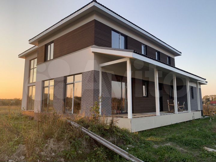 Коттедж 330 м² на участке 12 сот.