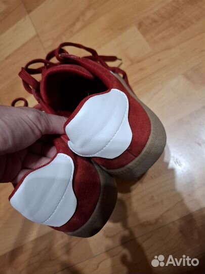 Кроссовки женские