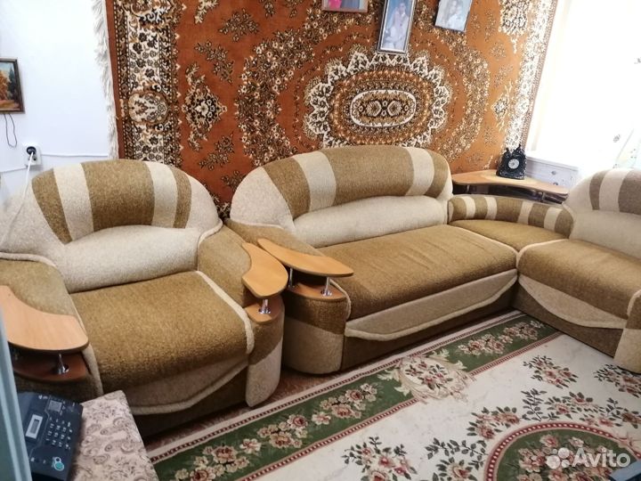 Большой угловой диван с креслом