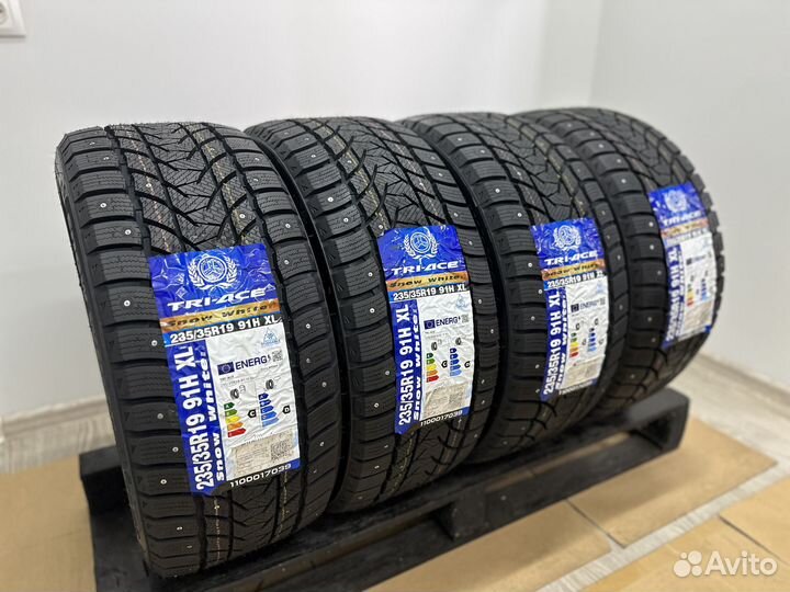 Tri Ace Snow White II Stud 235/35 R19 90U