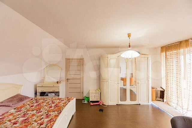 Коттедж 330 м² на участке 4,5 сот.