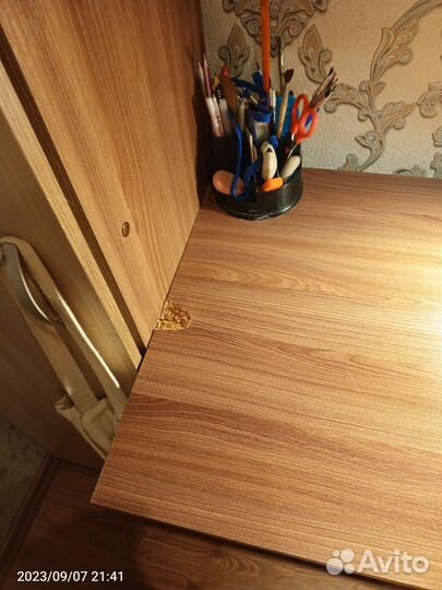 Письменный стол с шкафом