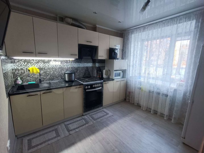 2-к. квартира, 50 м², 1/9 эт.