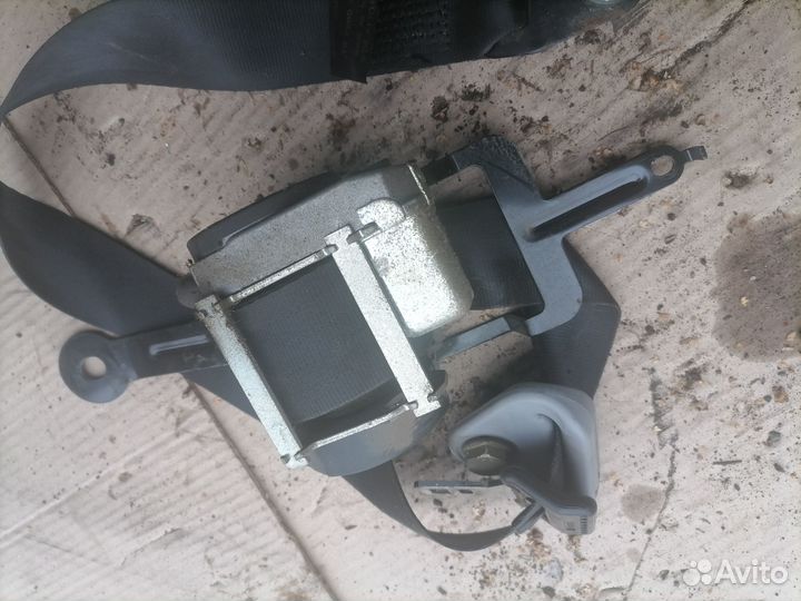 Ремень безопасности пассажирский Примера П12