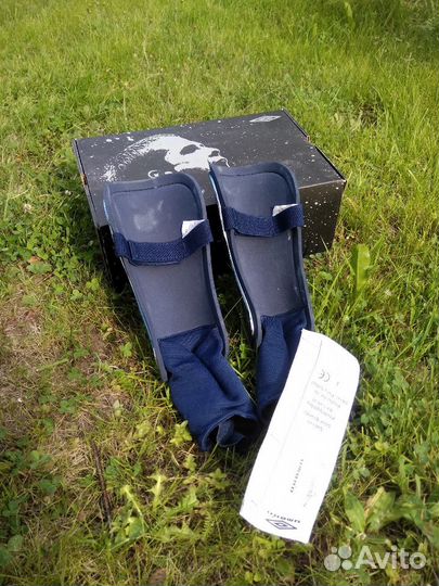 Щитки футбольные Umbro размер L