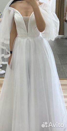 Свадебное платье 42 44 бу