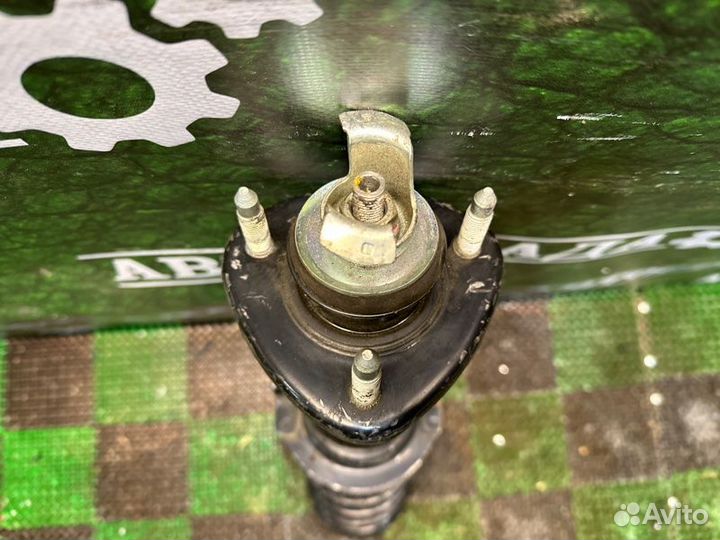 Амортизатор задний правый Lexus Gs 190 2006-2011