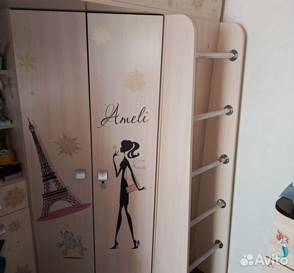 Детская кровать чердак со столом и шкафом