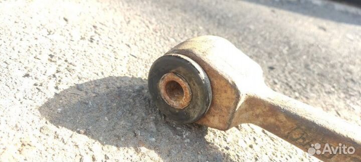 Рычаг подвески нижний передний левый LADA Priora