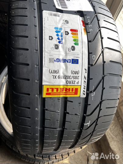 Pirelli P Zero 285/30 R19