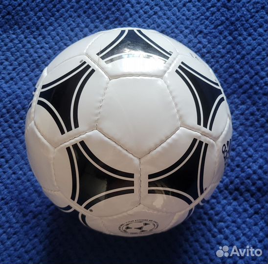 Футбольный мяч adidas
