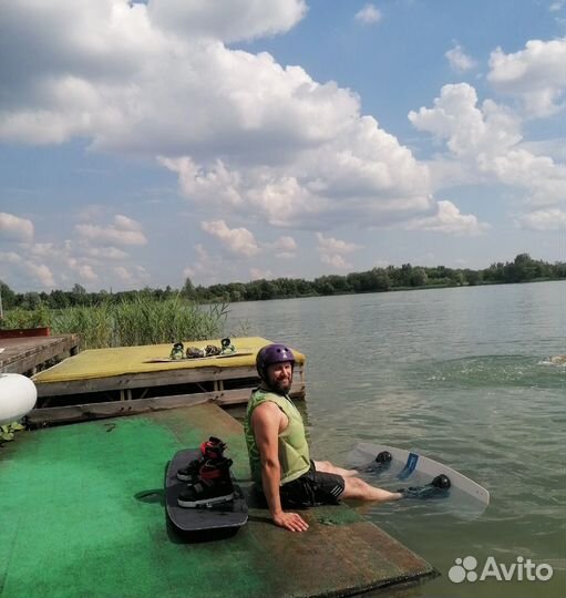 Катание на вейкборде