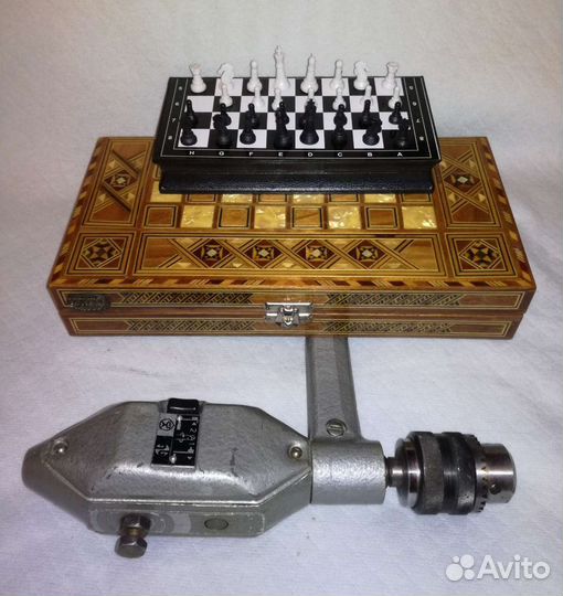 Часы,билеты,ключ,ножи,фонарик,инструмент,игры-ссср