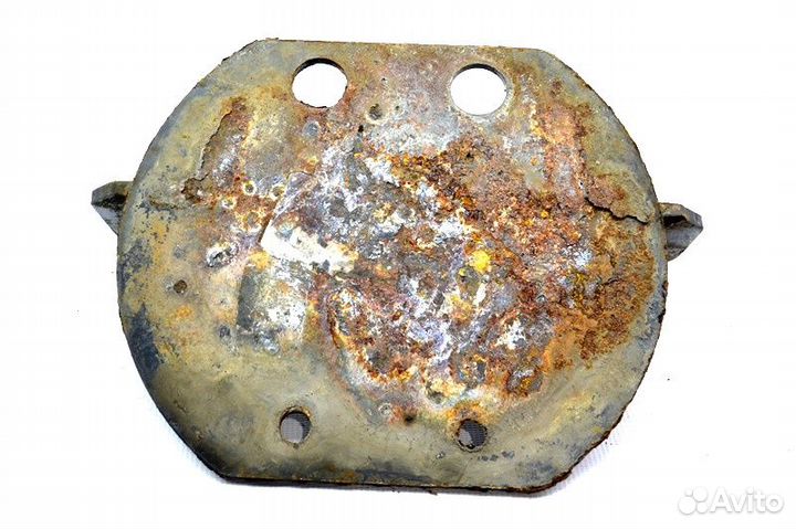 Кронштейн пневморессоры переднего моста, правый re