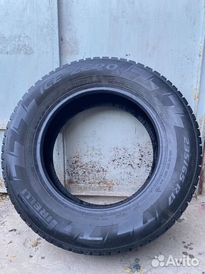 Pirelli Ice Zero 235/65 R17