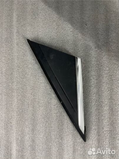 Накладка крыла Уголок зеркала левая Ford Focus 3