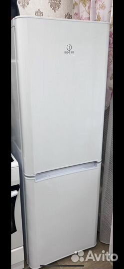 Холодильник бу indesit с системой No frost