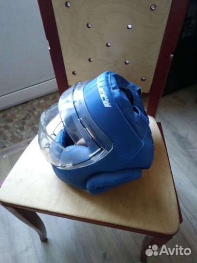Защитный шлем с маской для единоборств
