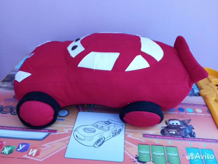 Детская игрушка, подушка, машинка
