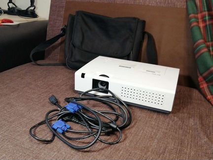 Аренда яркого проектора с экраном посуточно