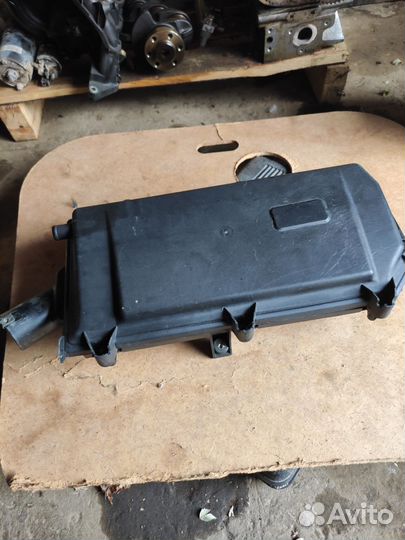 Корпус воздушного фильтра golf 4