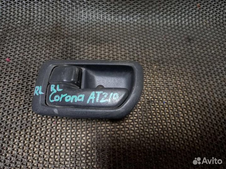 Ручка двери внутренняя задняя левая toyota coron