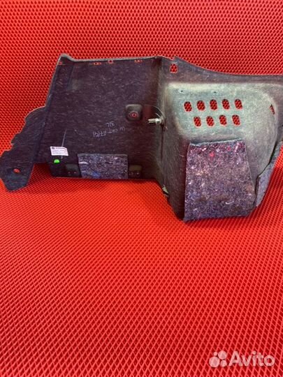 Обшивка багажника задняя левая Skoda Octavia 5E