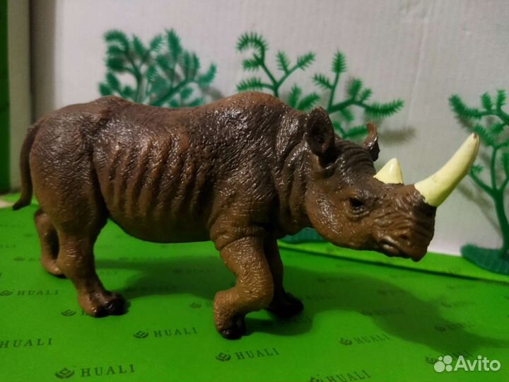 Фигурки животных (8 шт)