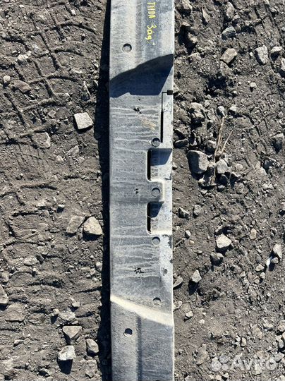 Напонитель заднего бампера Nissan Tiida хэч