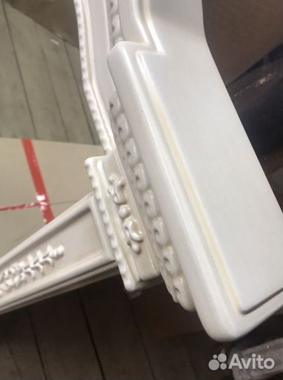 Настенное зеркало