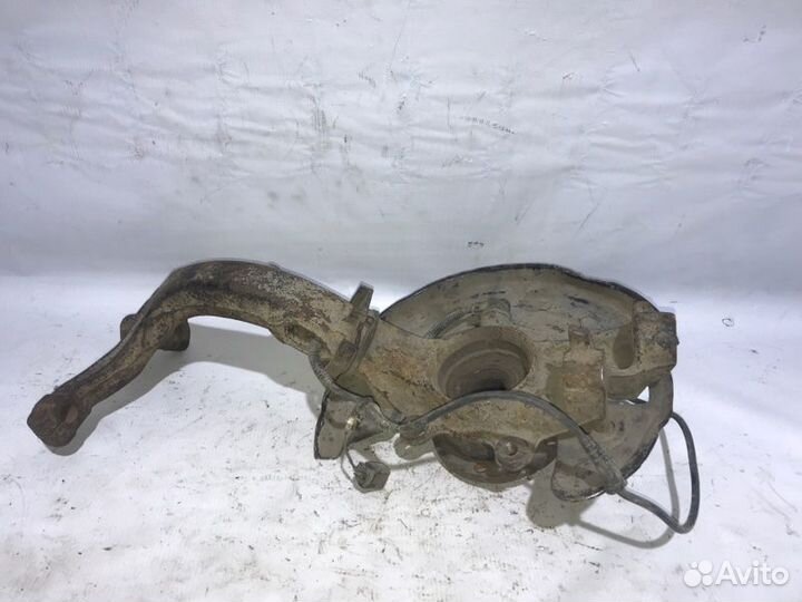 Поворотный кулак передний правый Volkswagen Passat