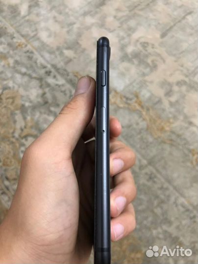 Телефон iPhone 8 64 gb