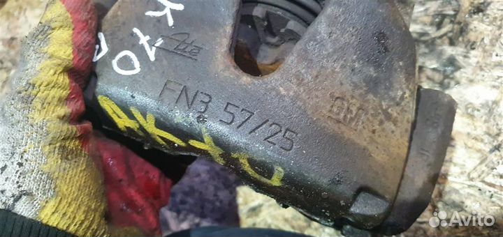 Суппорт передний правый Opel Corsa D 2006-2015