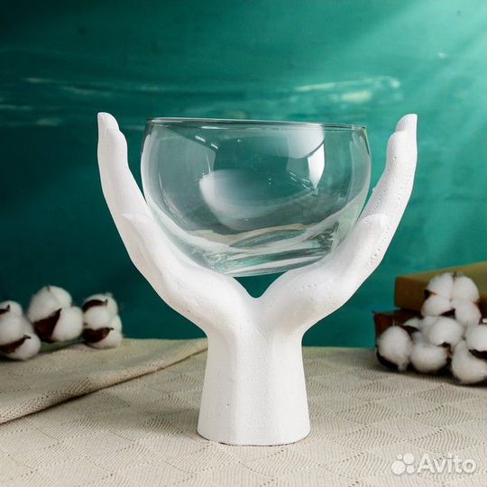 Подставка для мелочей 'Руки со стеклом' белая, 22с