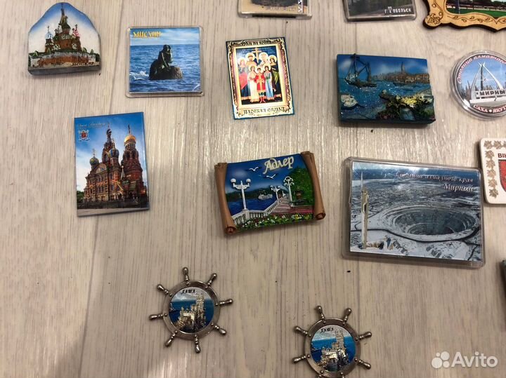 Магниты на холодильник из разных стран и городов