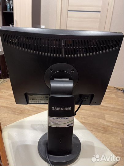 Монитор Samsung