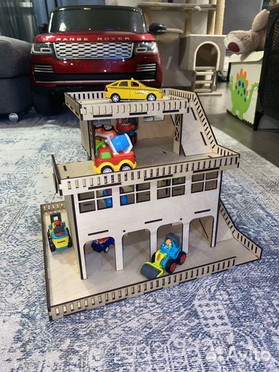 Гараж для детских машинок