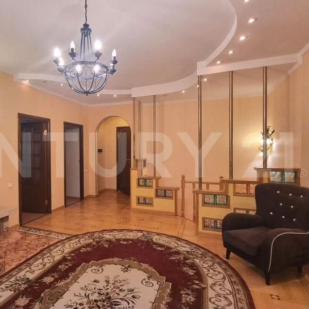 Таунхаус 460 м² на участке 6 сот.