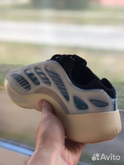 Кроссовки adidas yeezy boost 700