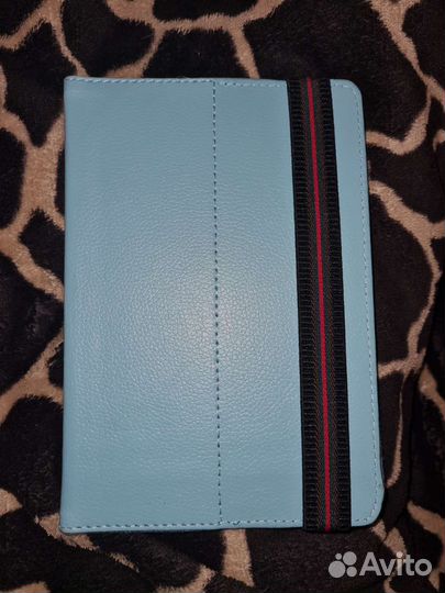 Чехлы на планшеты, электронные книги