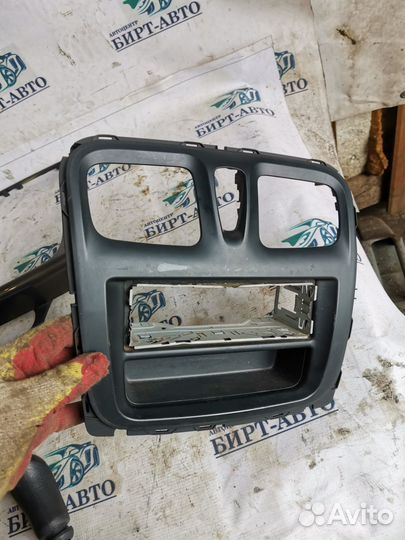 Рамка магнитолы Renault Logan II (2012—2018)