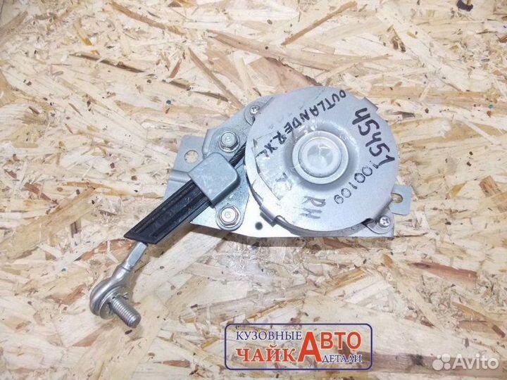 Тросик багажника правый Mitsubishi Outlander CW