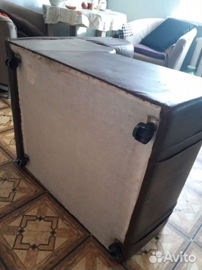 Кожанное кресло