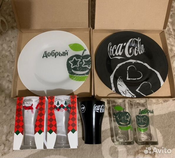 Тарелки и стаканы Coca-Cola (кока-кола) и Добрый